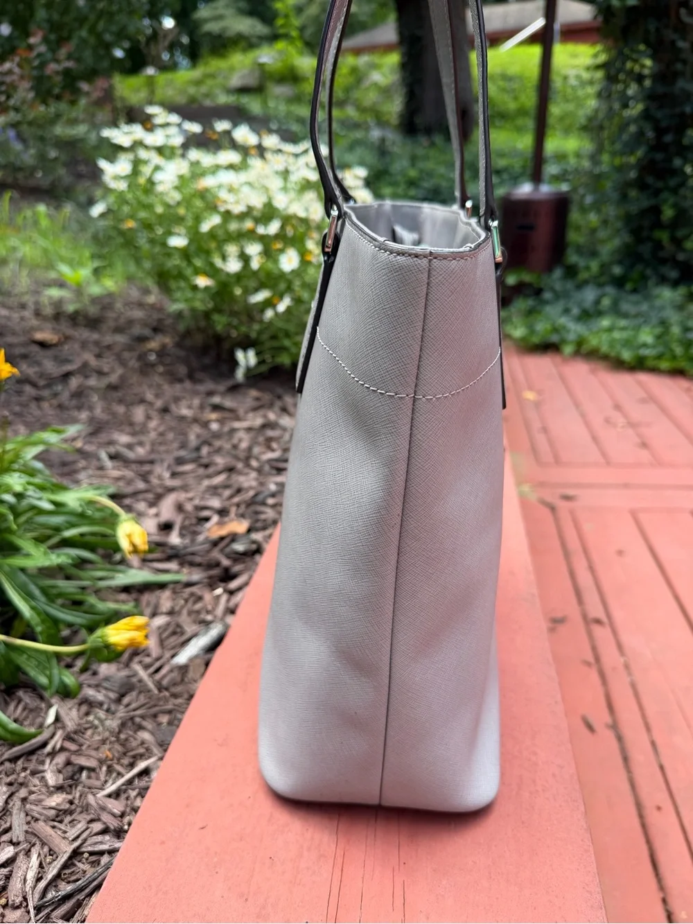 Michael Kors EUC Large Light Gray Saffiano Leather Tote Satchel with Hang Tag